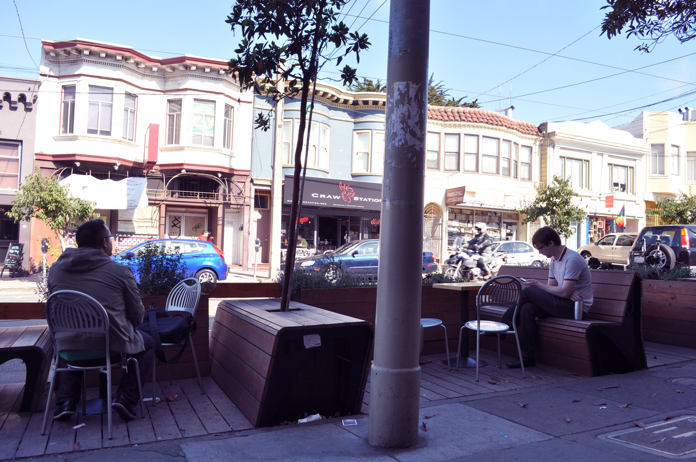 Parklet u pekárny Arizmendi na 9. avenue, San Francisco (2011) · Program Pavement to Parks